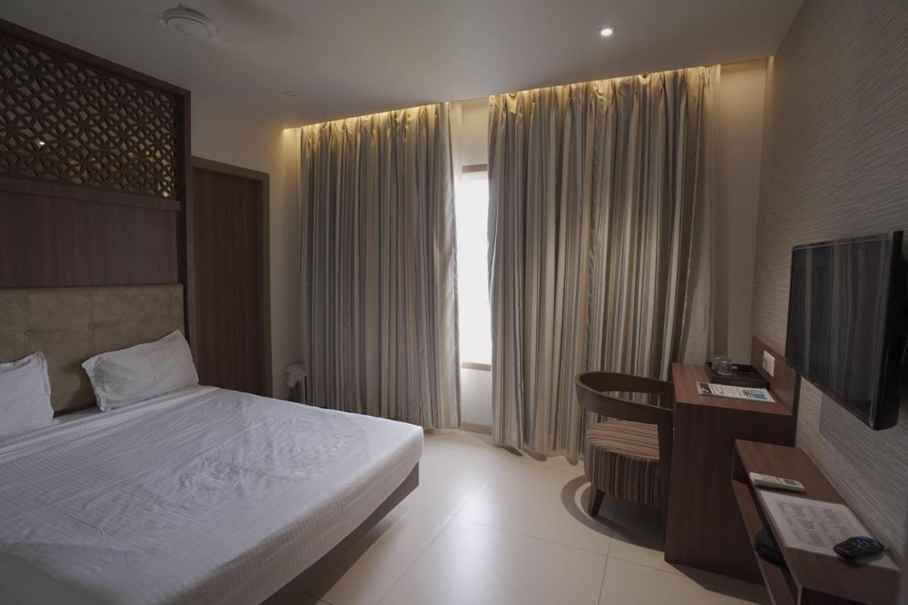 Hotel Mathoshree ثين المظهر الخارجي الصورة