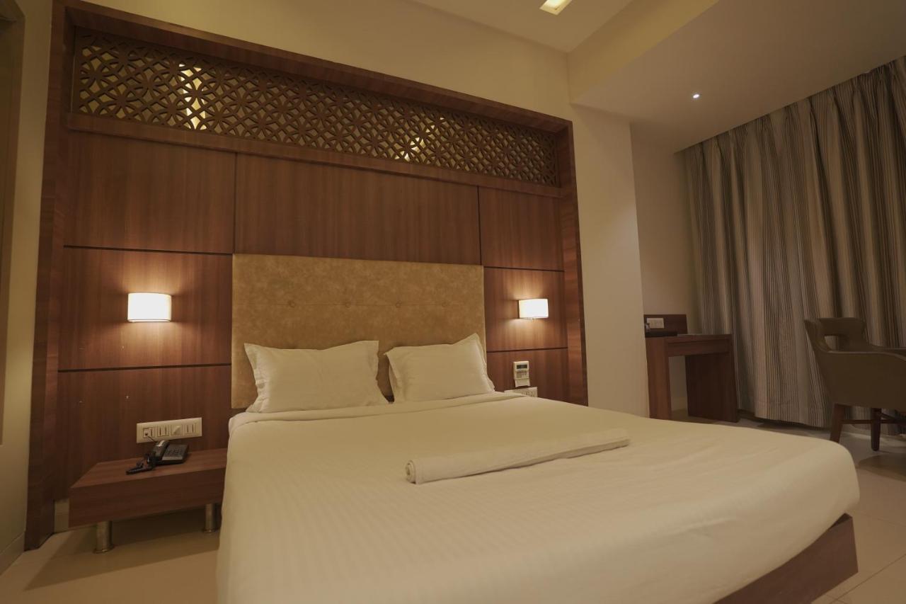 Hotel Mathoshree ثين المظهر الخارجي الصورة