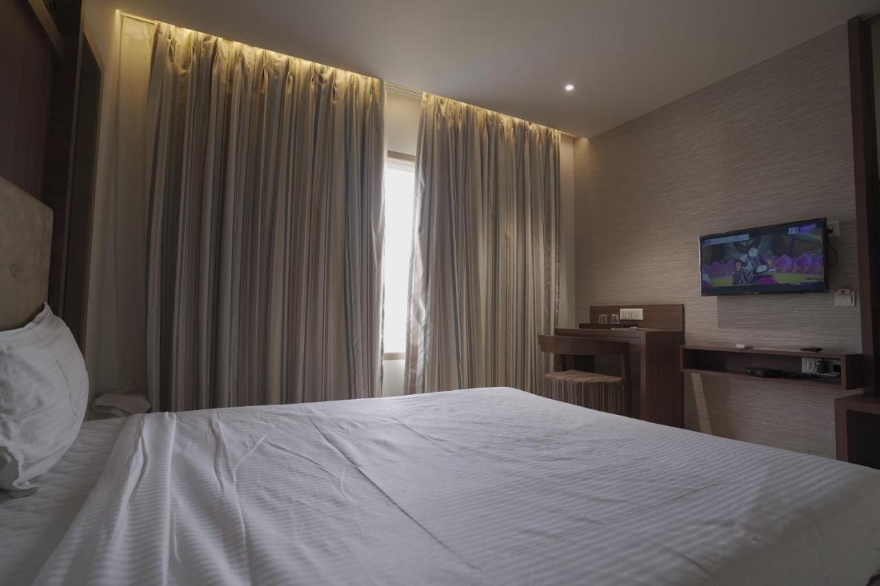 Hotel Mathoshree ثين المظهر الخارجي الصورة