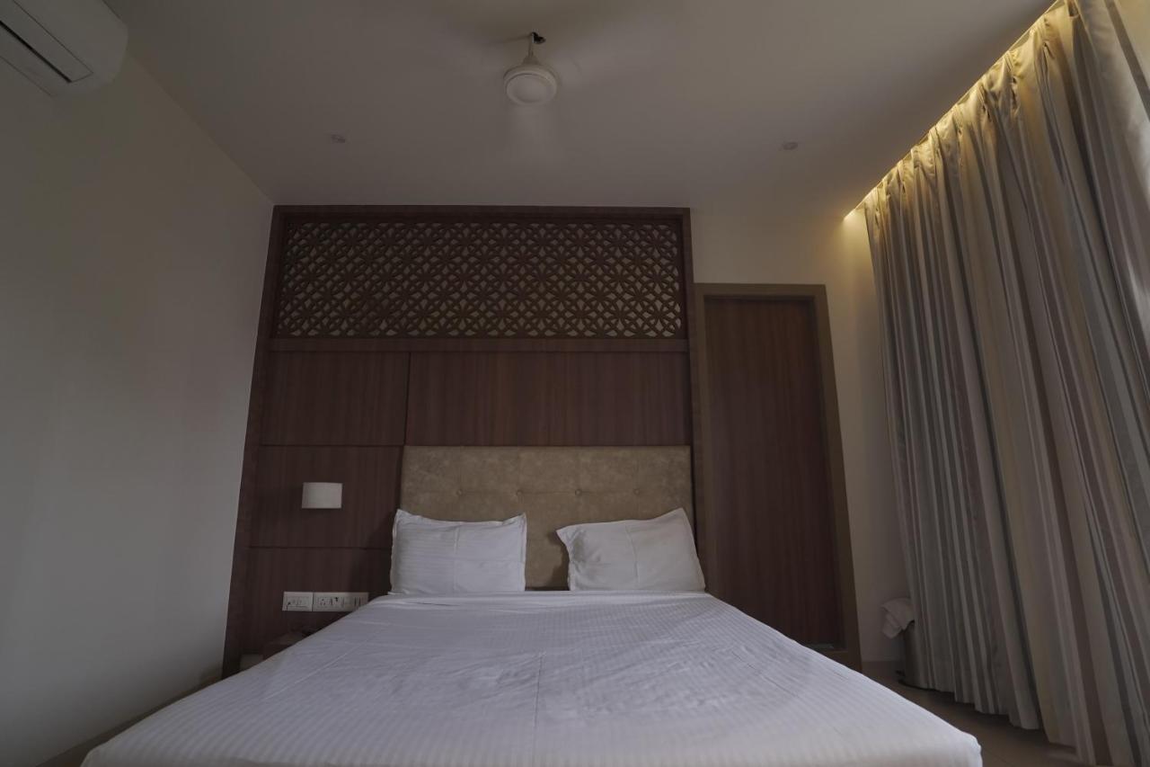 Hotel Mathoshree ثين المظهر الخارجي الصورة